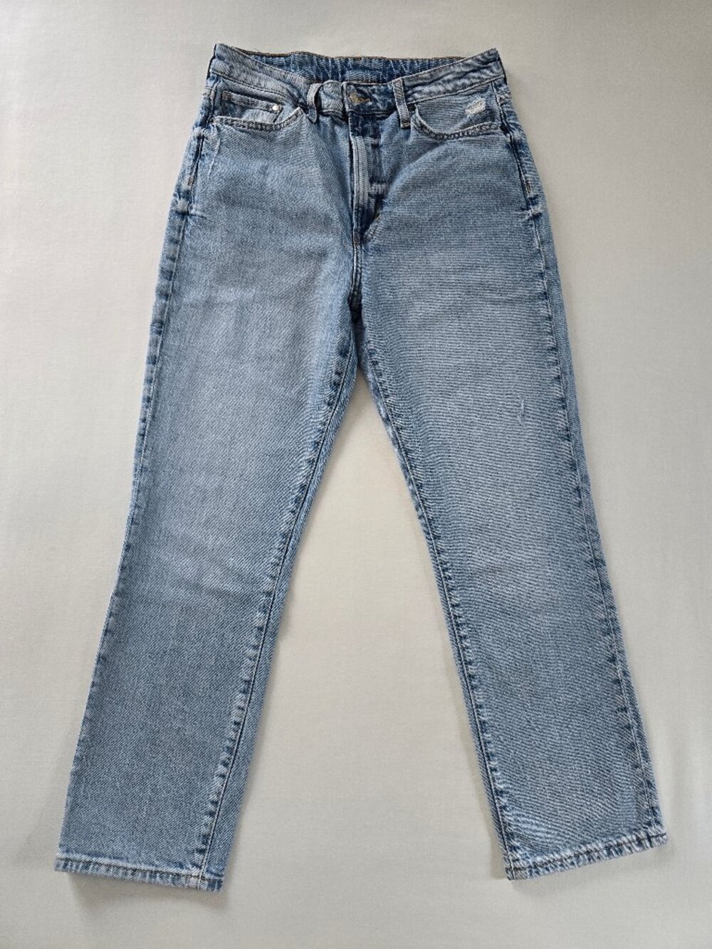 H&M Ultra High Waist Mom Jeans Regular Fit Light Wash Blue Size 8 EUR 40 EUC